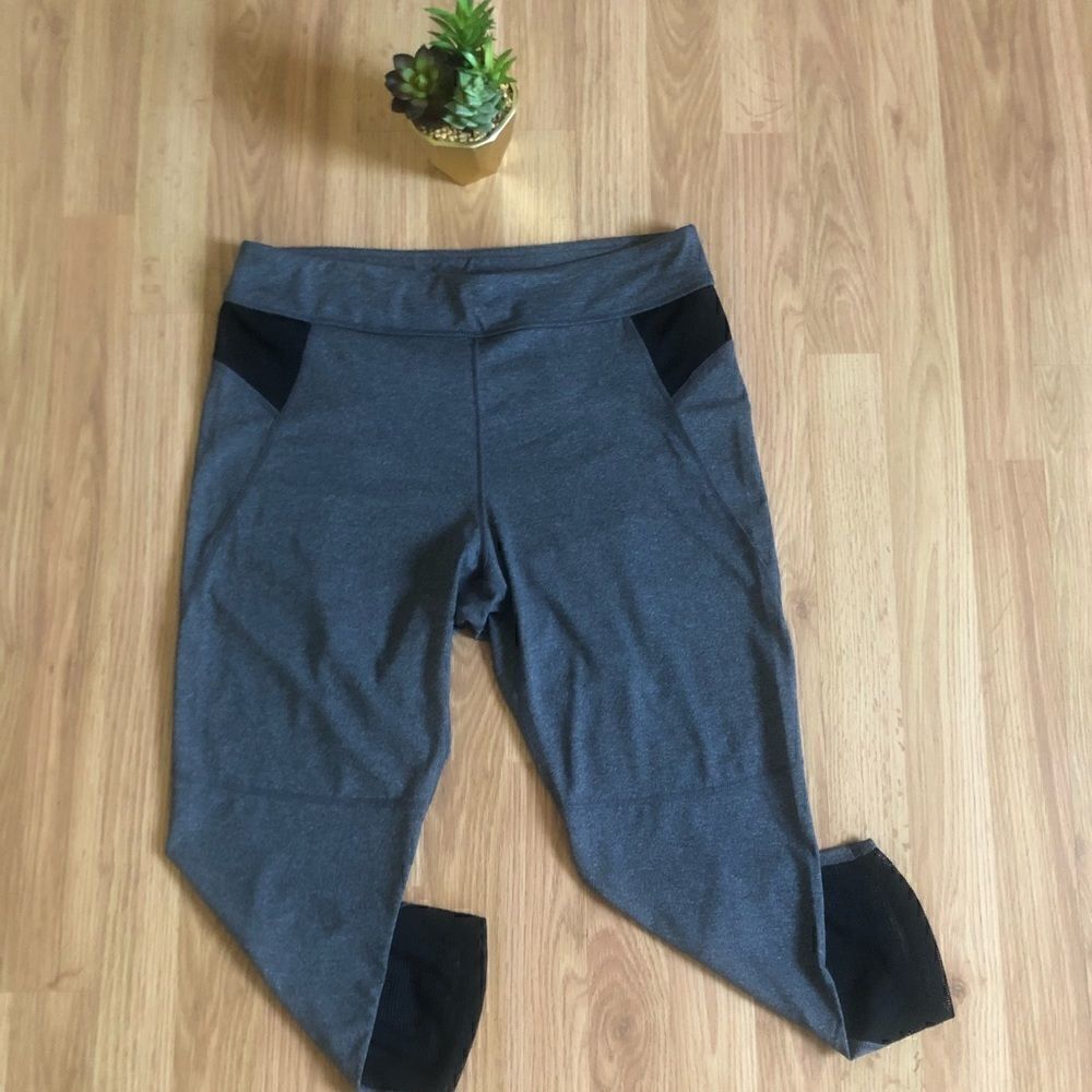 NWT ELIE TAHARI SPORT Danni Capri Leggings